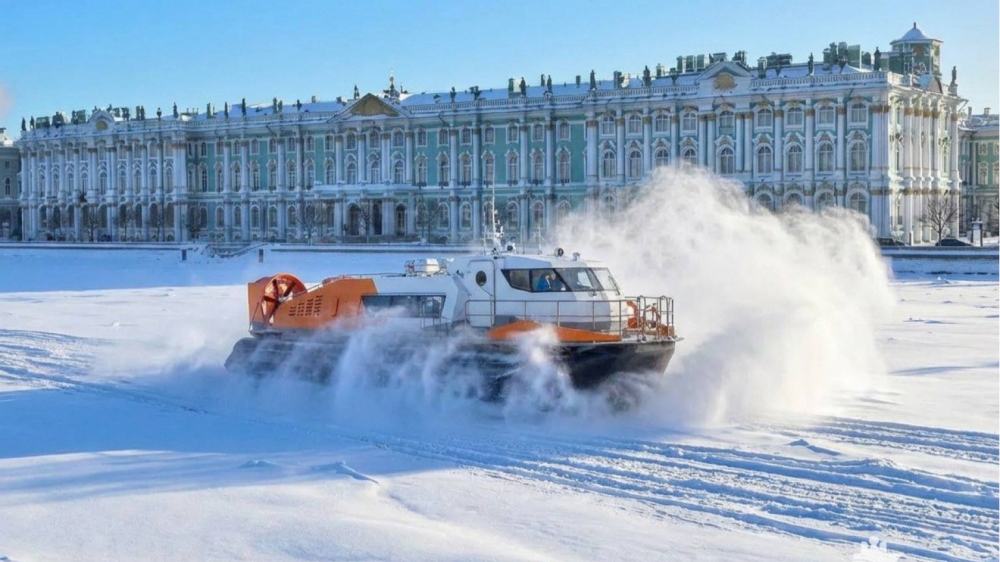 Судно на воздушной подушке «Волжский» в Санкт-Петербурге