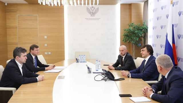министр просвещения