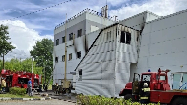 Пожар в торговом центре в Заволжье 