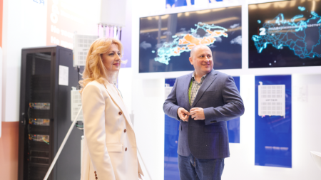 Гендиректор МТС Инесса Галактионова и руководитель «Иртеи» Дмитрий Лаконцев