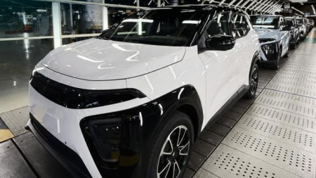 «Москвич» планирует выпускать до 20 электромобилей «Атом» за смену