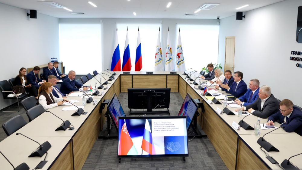 Губернатор Нижегородской области Глеб Никитин и министр промышленности Белоруссии Андрей Кузнецов