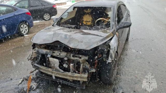 сгоревший автомобиль
