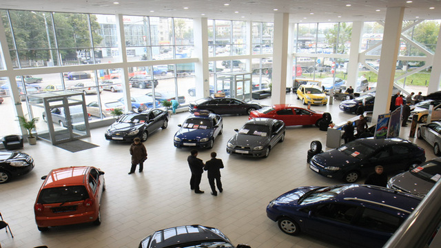 Продажи новых автомобилей в России сократились до 732 млрд рублей в первом квартале 2025 года