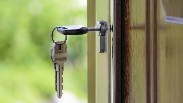 ВТБ: в первом квартале продажи ипотеки в России снизились на 42%