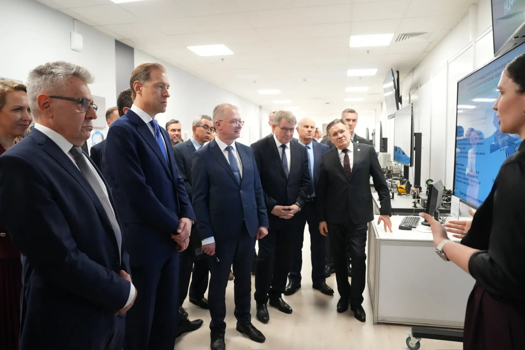 Фото пресс-служба Мантурова (4).jpg Фото пресс-служба Мантурова (4).jpg